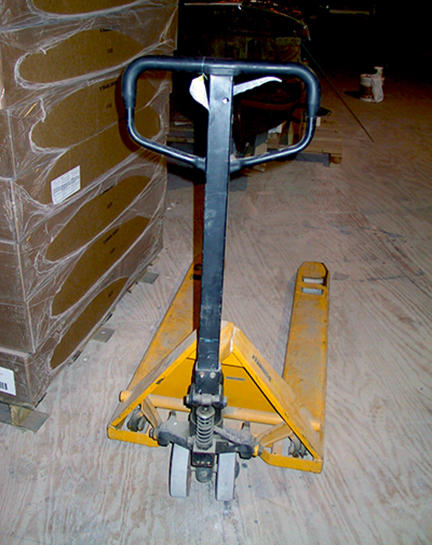 spanish-galleon-reconstruction,-by-john-rivera-resto,-2012,-a-hand-fork-lift