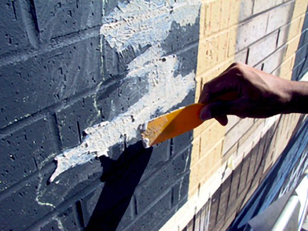 adding filler mix to brickwork mortal lines